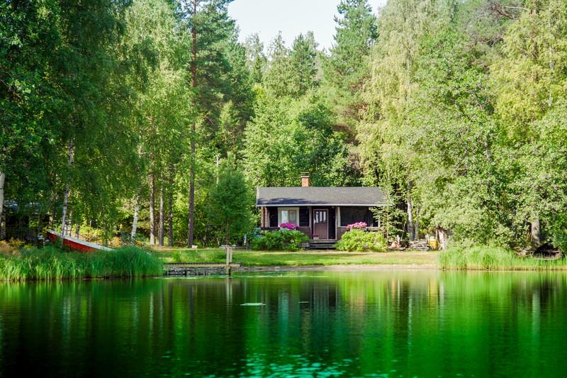 Exclusive Lakes With Accommodation