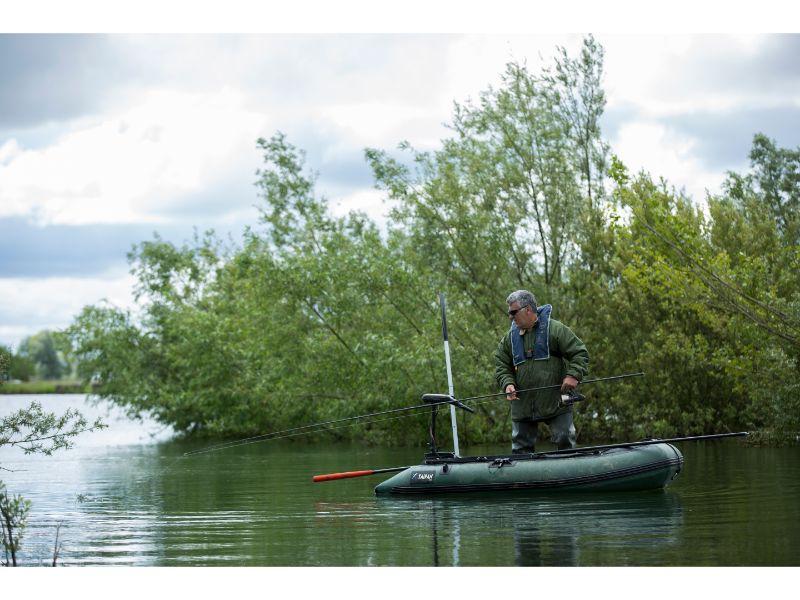 Using a rowing boat for carp fishing