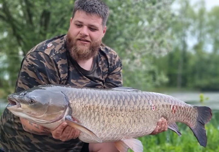 Woody's Hooked in France - Dream Carp Holidays