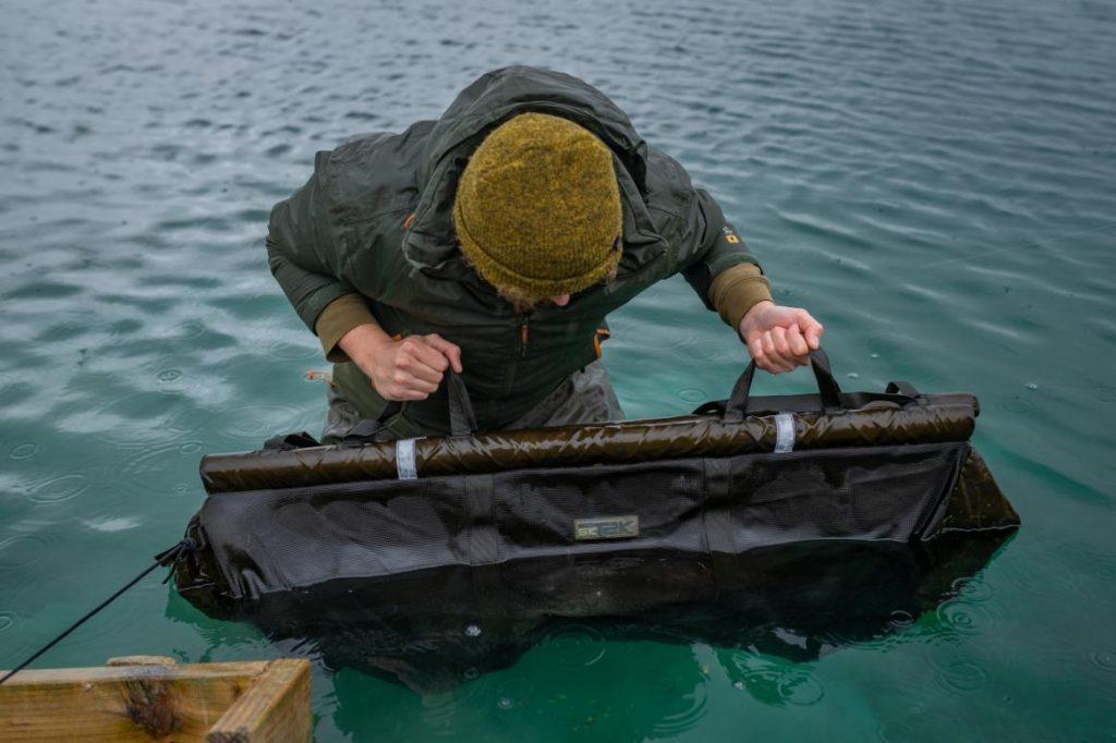 Lift the carp from the water using a weigh sling