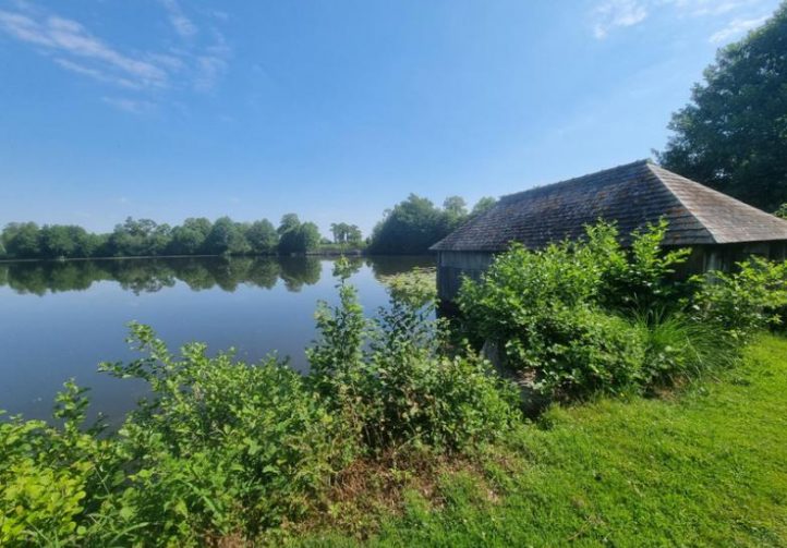 17.5 acre lake with accommodation near Fougères Image