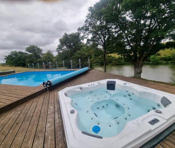 2.5 Acre Lakes in Mayenne with 3 Bed Luxury House Image