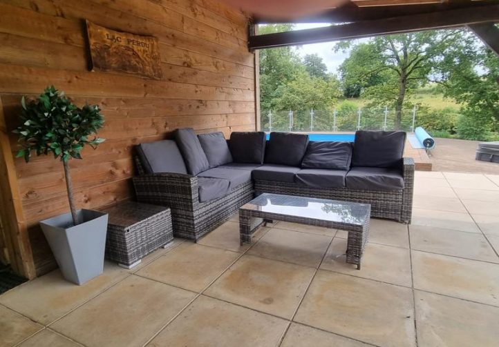 2.5 Acre Lakes in Mayenne with 3 Bed Luxury House Image