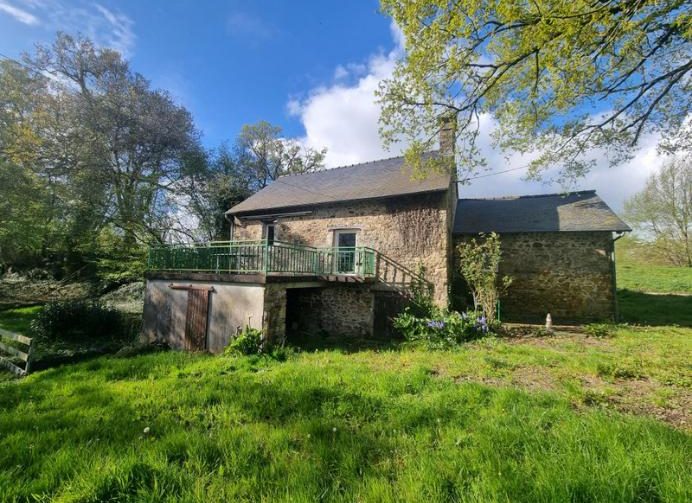 17.5 acre lake with accommodation near Fougères Image