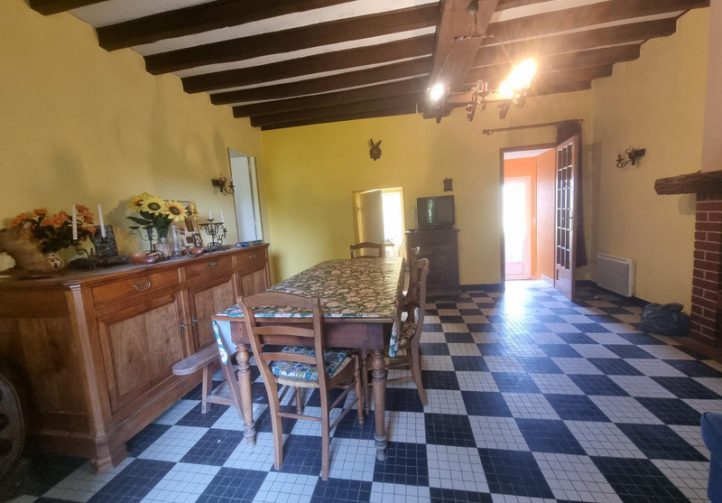 17.5 acre lake with accommodation near Fougères Image