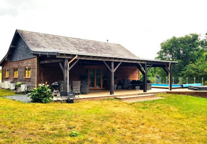 2.5 Acre Lakes in Mayenne with 3 Bed Luxury House Image