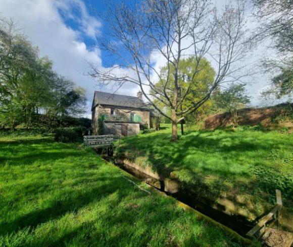 17.5 acre lake with accommodation near Fougères Image