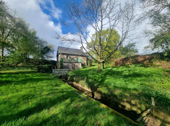 17.5 acre lake with accommodation near Fougères Image