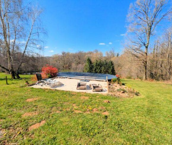 1.6 Acre Lake with 2 Bedroom Stone Cottage and Pool in Limousin Image