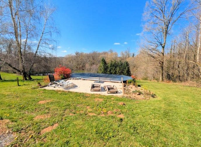 1.6 Acre Lake with 2 Bedroom Stone Cottage and Pool in Limousin Image