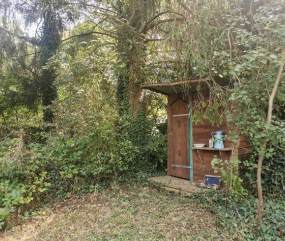 2 Lakes and a Cabin in Brittany Image