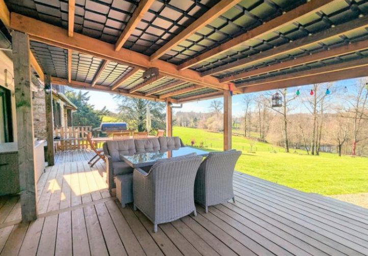 1.6 Acre Lake with 2 Bedroom Stone Cottage and Pool in Limousin Image