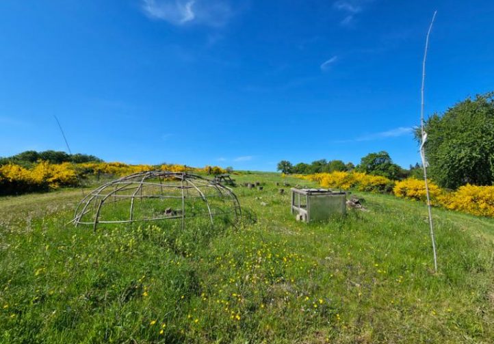 27 acre Estate with Lake in Auvergne-Rhône-Alpes Image