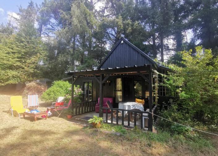 2 Lakes and a Cabin in Brittany Image