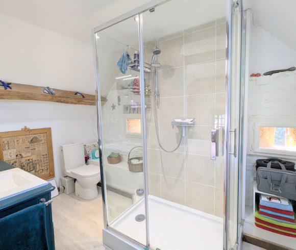 1.6 Acre Lake with 2 Bedroom Stone Cottage and Pool in Limousin Image