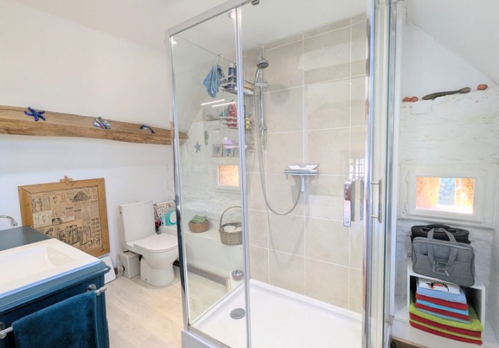 1.6 Acre Lake with 2 Bedroom Stone Cottage and Pool in Limousin Image