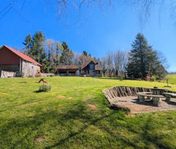 1.6 Acre Lake with 2 Bedroom Stone Cottage and Pool in Limousin Image