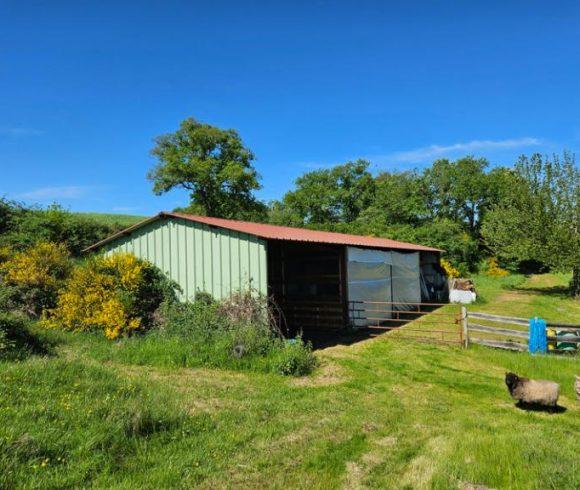 27 acre Estate with Lake in Auvergne-Rhône-Alpes Image
