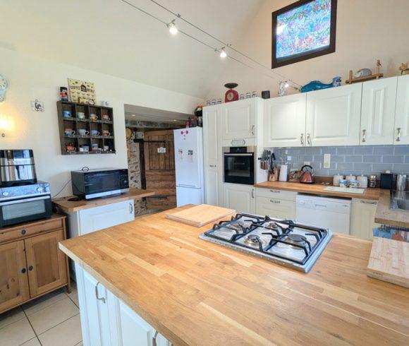 1.6 Acre Lake with 2 Bedroom Stone Cottage and Pool in Limousin Image