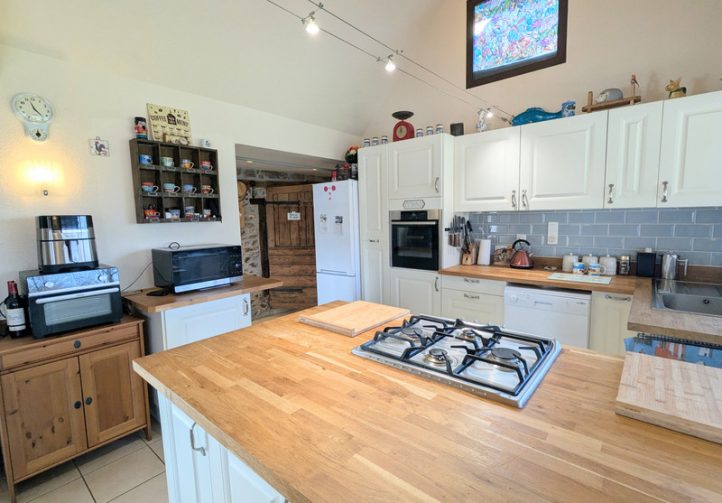 1.6 Acre Lake with 2 Bedroom Stone Cottage and Pool in Limousin Image