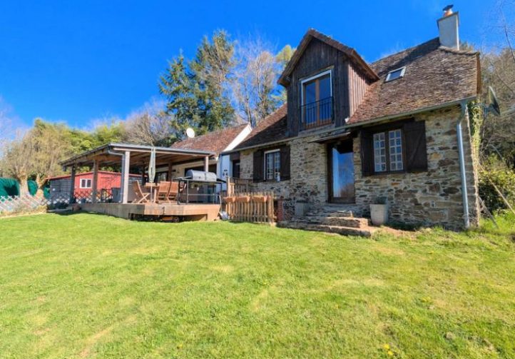 1.6 Acre Lake with 2 Bedroom Stone Cottage and Pool in Limousin Image