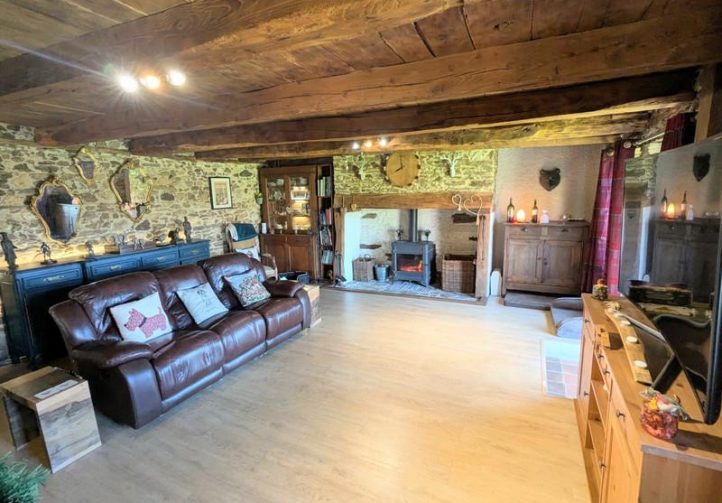 1.6 Acre Lake with 2 Bedroom Stone Cottage and Pool in Limousin Image