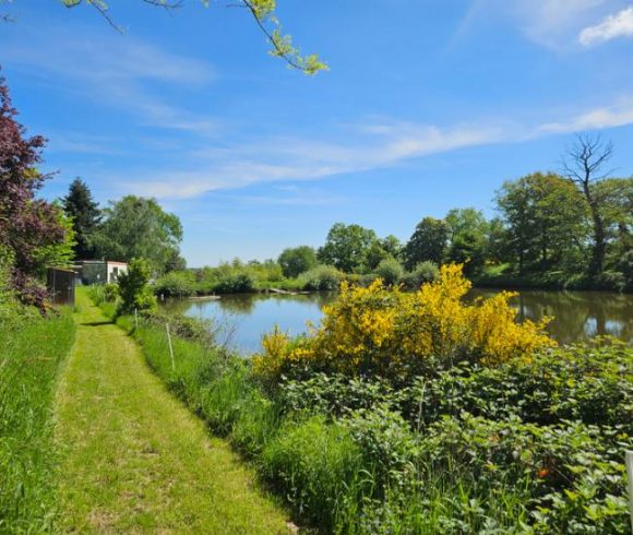 27 acre Estate with Lake in Auvergne-Rhône-Alpes Image