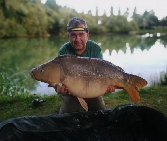 2.5-Acre Carp Fishing Venue with House, Gîte and Outbuildings – Mayenne Image