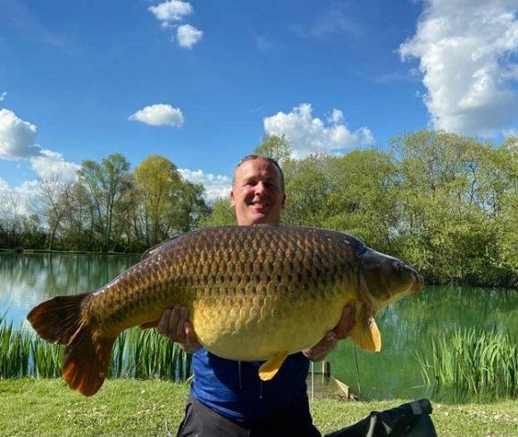 2.5-Acre Carp Fishing Venue with House, Gîte and Outbuildings – Mayenne Image