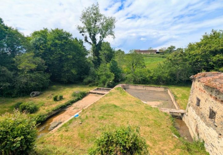 5.4 Acre Lake + 2 Properties in Limousin Image