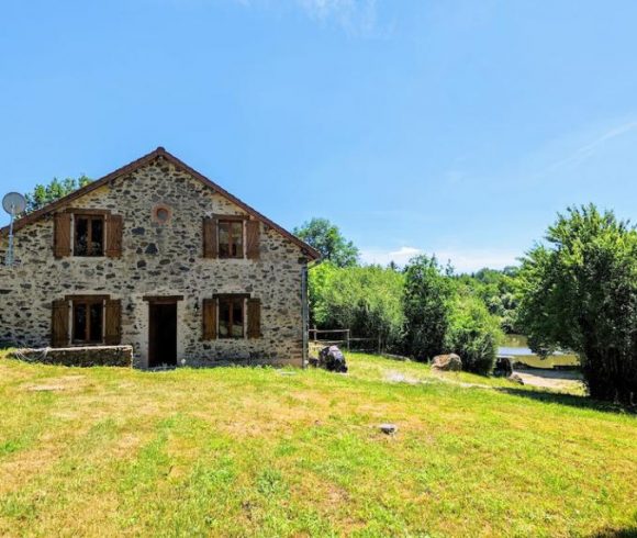 5.4 Acre Lake + 2 Properties in Limousin Image