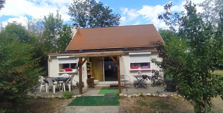 7.4 Acre Lake with Accommodation in the Dordogne Image