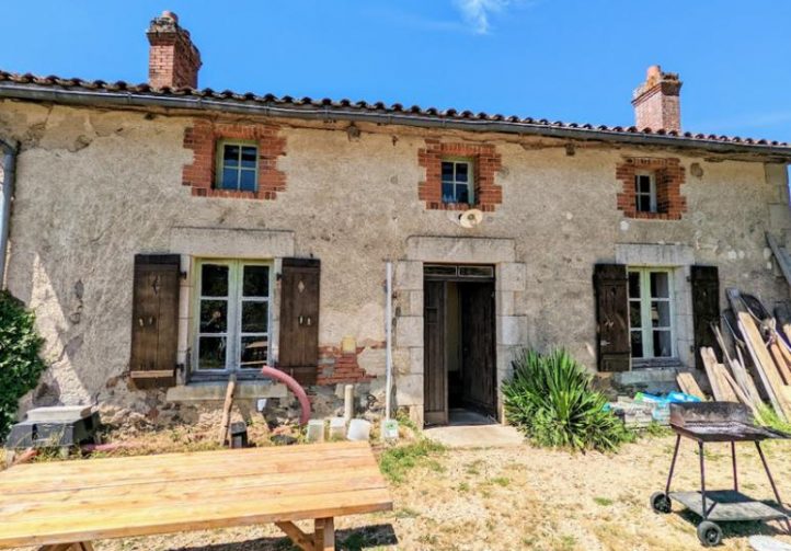 5.4 Acre Lake + 2 Properties in Limousin Image