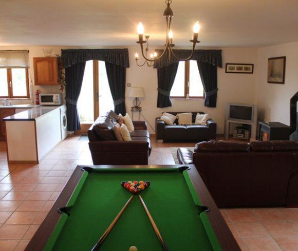 2.5-Acre Carp Fishing Venue with House, Gîte and Outbuildings – Mayenne Image