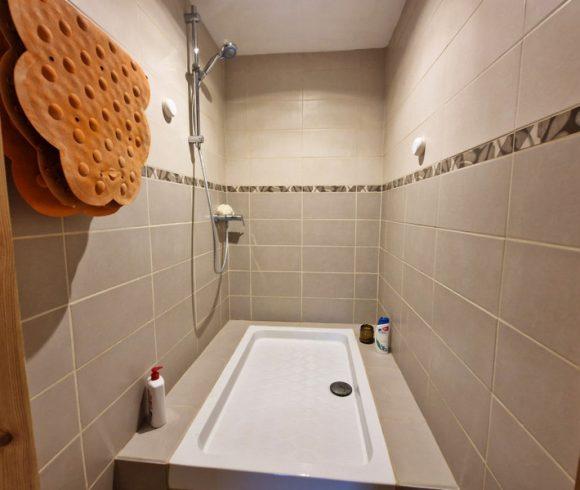 House, Barn and 2 Lakes in Nouvelle Aquitaine Image