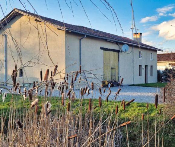 House, Barn and 2 Lakes in Nouvelle Aquitaine Image