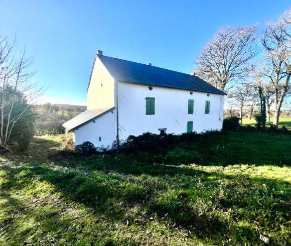 House for Full Renovation with 4 Acre Lake – Creuse, Limousin Image