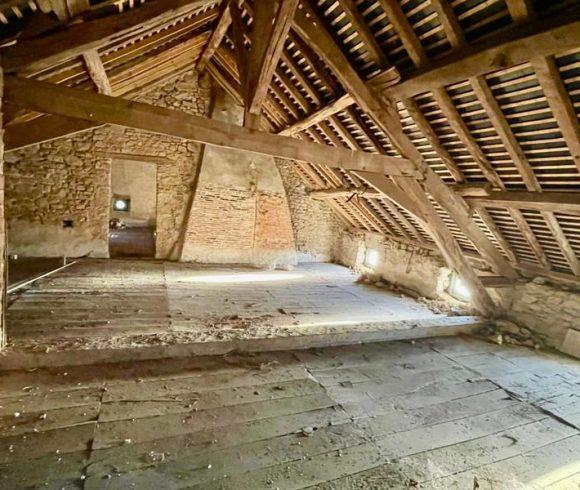 House for Full Renovation with 4 Acre Lake – Creuse, Limousin Image