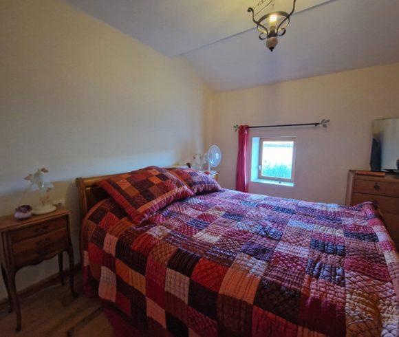 House, Barn and 2 Lakes in Nouvelle Aquitaine Image