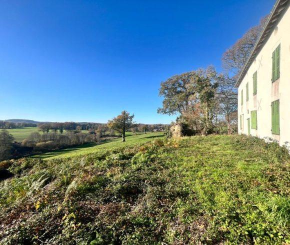 House for Full Renovation with 4 Acre Lake – Creuse, Limousin Image