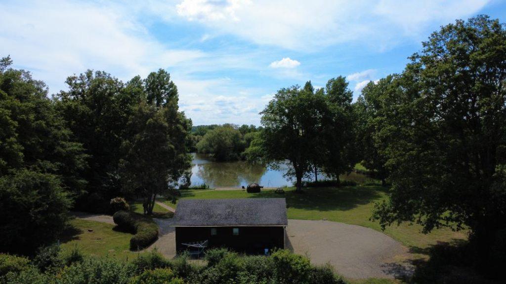Lakes for sale in France with accommodation