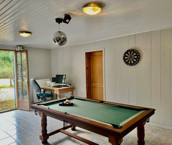 6-Bed House + 2 Gîtes, Lakes & River Frontage -Charente-Maritime Image