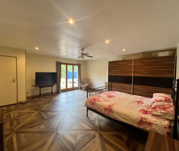 6-Bed House + 2 Gîtes, Lakes & River Frontage -Charente-Maritime Image