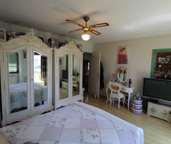 Farmhouse with 12 Lake, Gîtes & Outbuildings – Poitiers Image