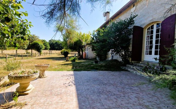 Charming Property with Barn and Lake – Dordogne Image