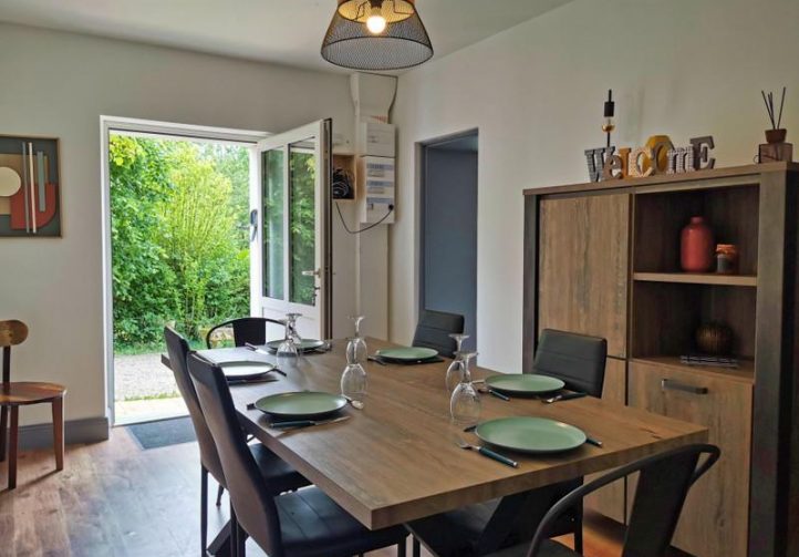 Gîte Complex with Lake and Development Potential – Loire Valley Image