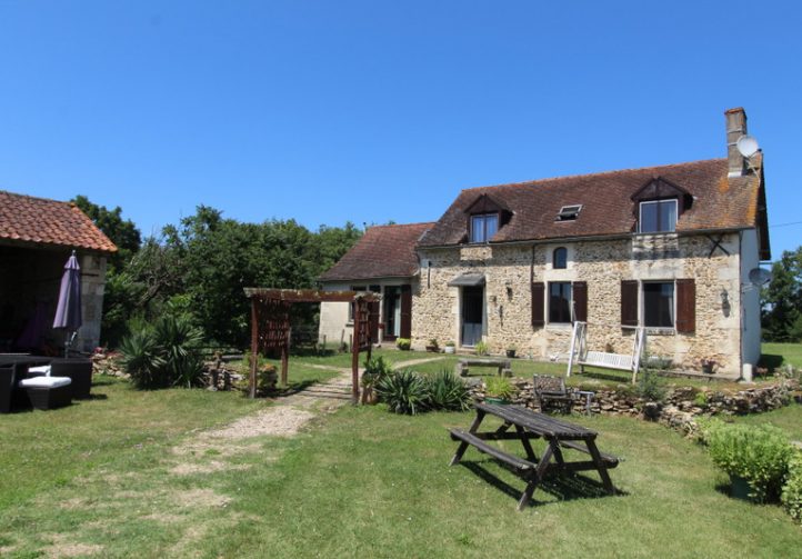 Farmhouse with 12 Lake, Gîtes & Outbuildings – Poitiers Image