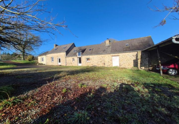 Equestrian Estate with Breton Longère, Lake and Outbuildings Image