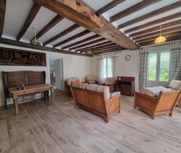 Character Property with Lake, Pool and Tennis Court – Mayenne Image