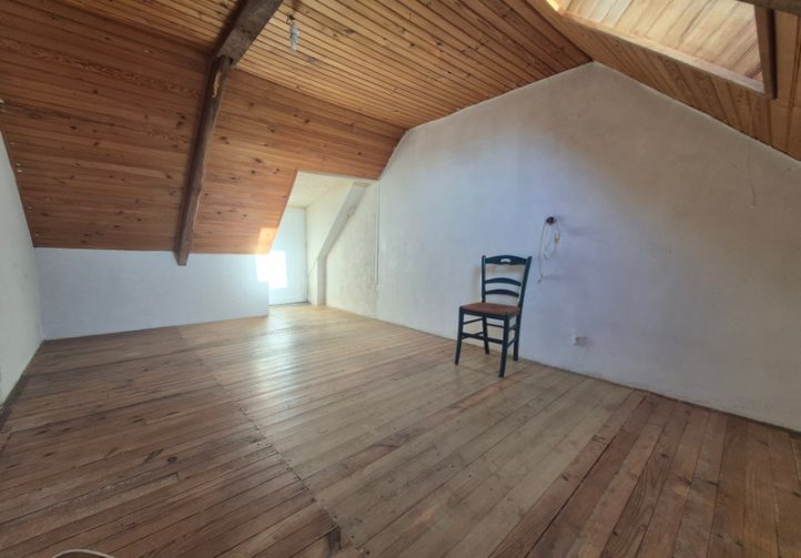 Equestrian Estate with Breton Longère, Lake and Outbuildings Image